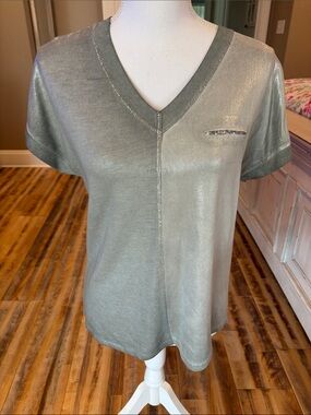 Metallic Shimmer V-Neck Short Sleeve Top - Silver-grey size small